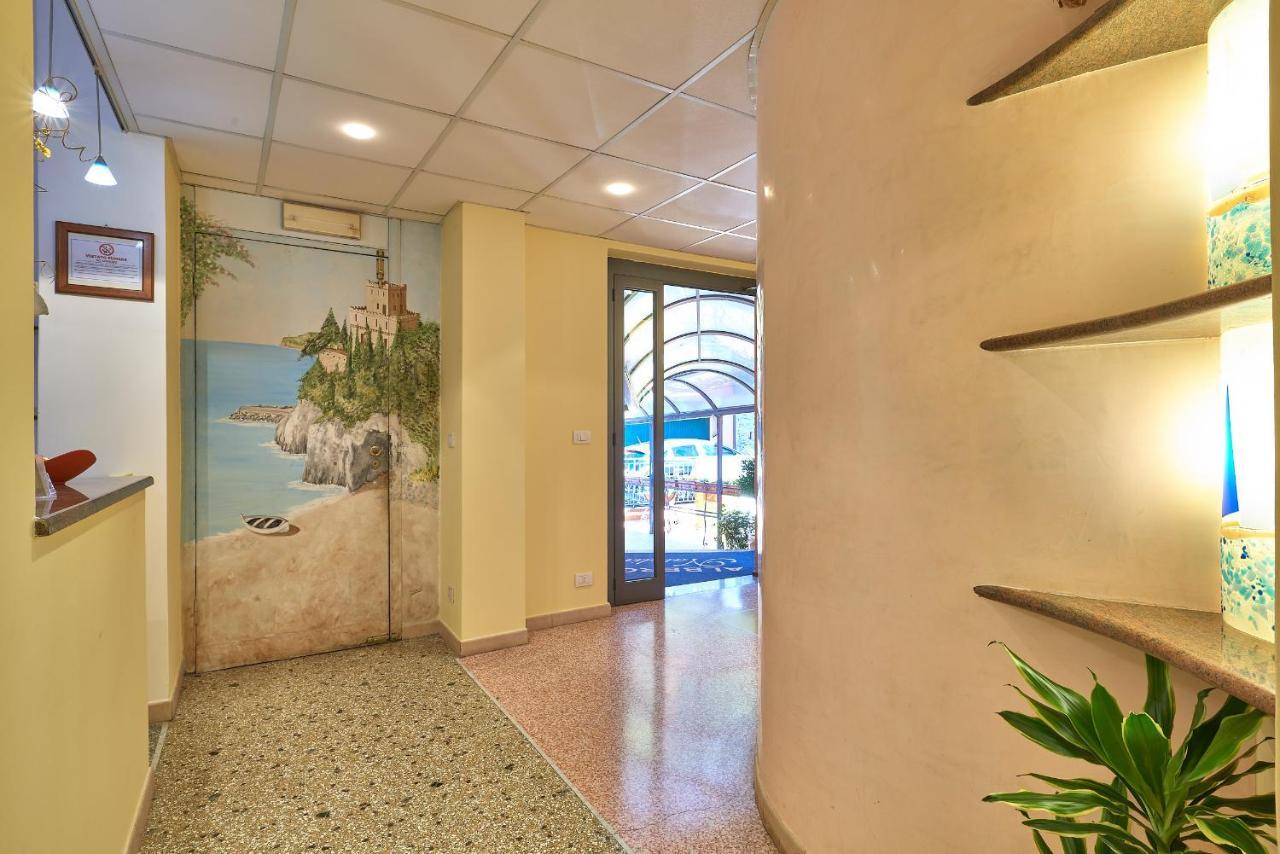 Albergo Natalina Finale Ligure Eksteriør bilde